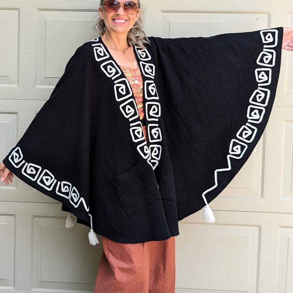 vintage WOOL PONCHO WRAP (J11)